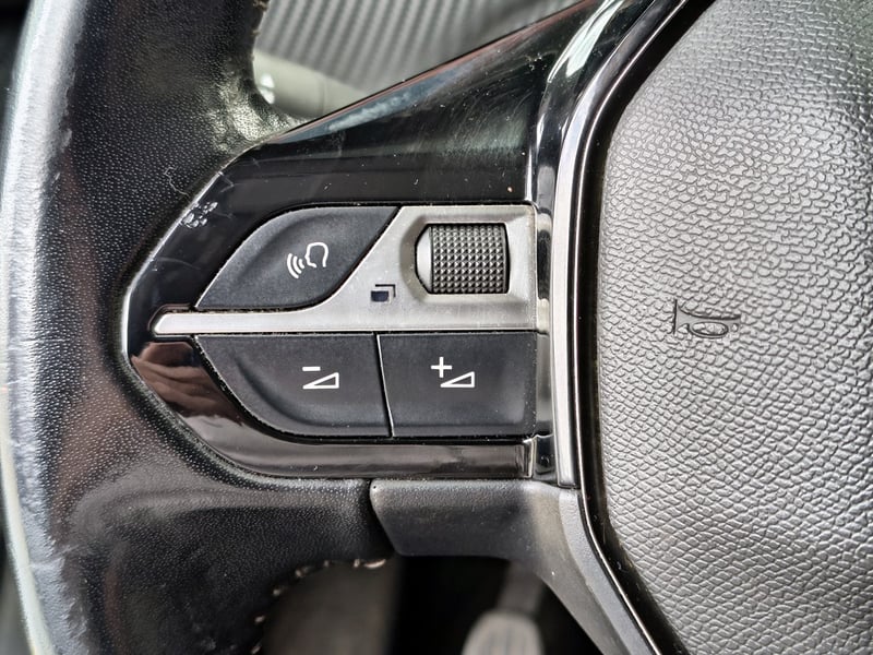Peugeot 2008 1.5 SIGNATURE BLUEHDI 2021 - Imagen 14 de 20