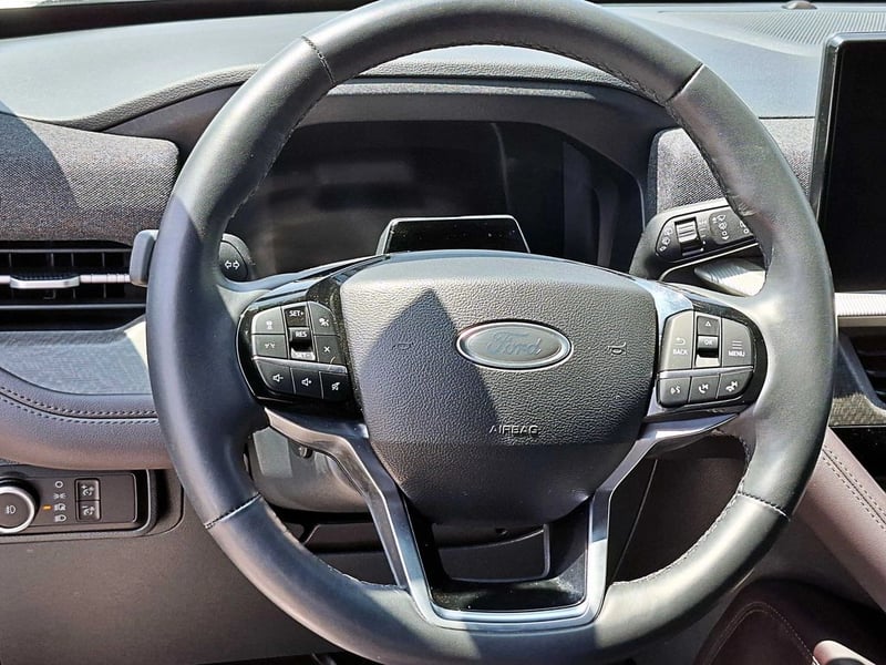 Ford EXPLORER 2.3 ECOBOOST PLATINUM 4WD AT 5P 2025 - Imagen 13 de 17