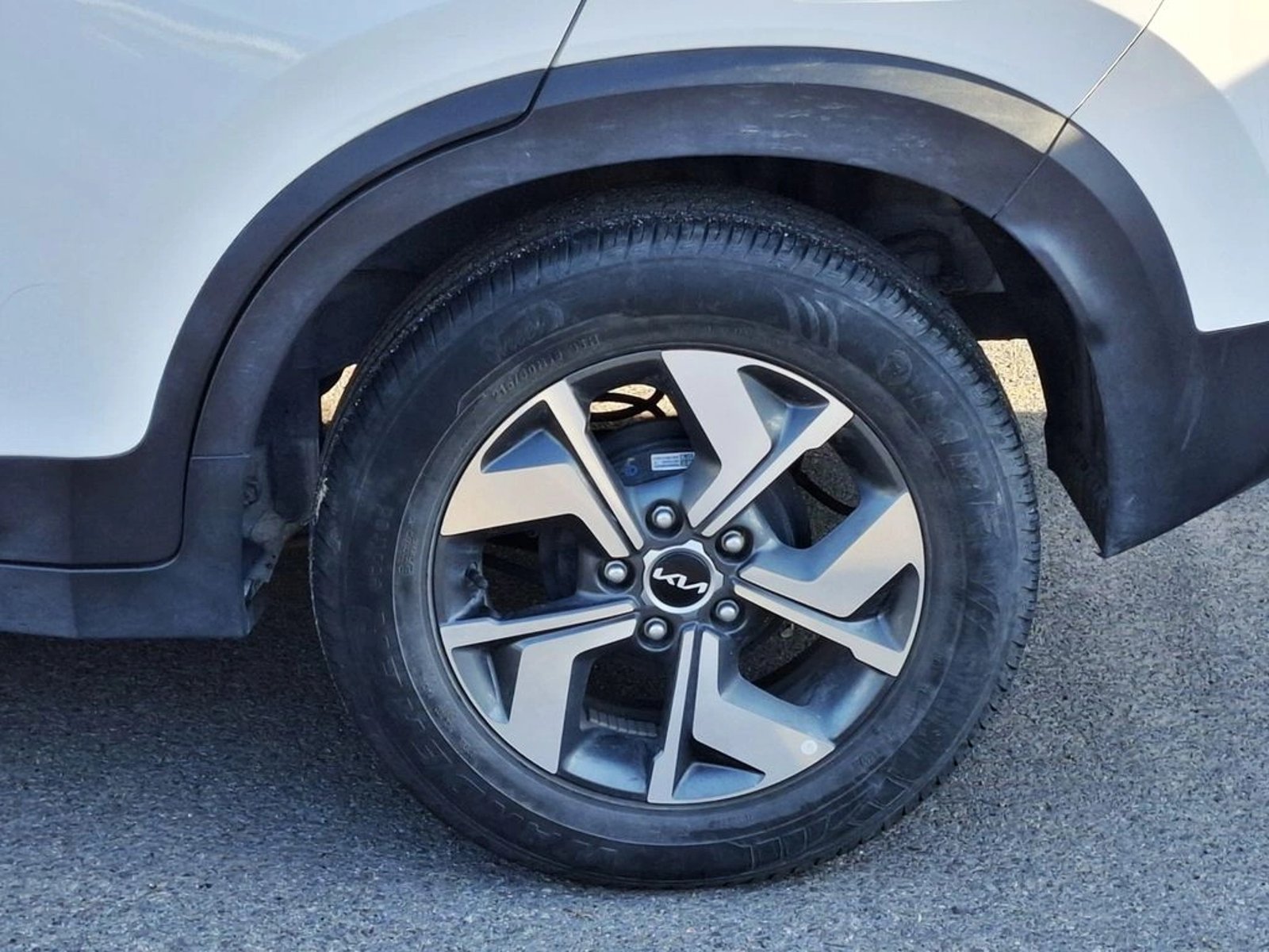 Kia SONET 1.5 EX 4X2 RI 6MT 5P 2024 - Imagen 11 de 20