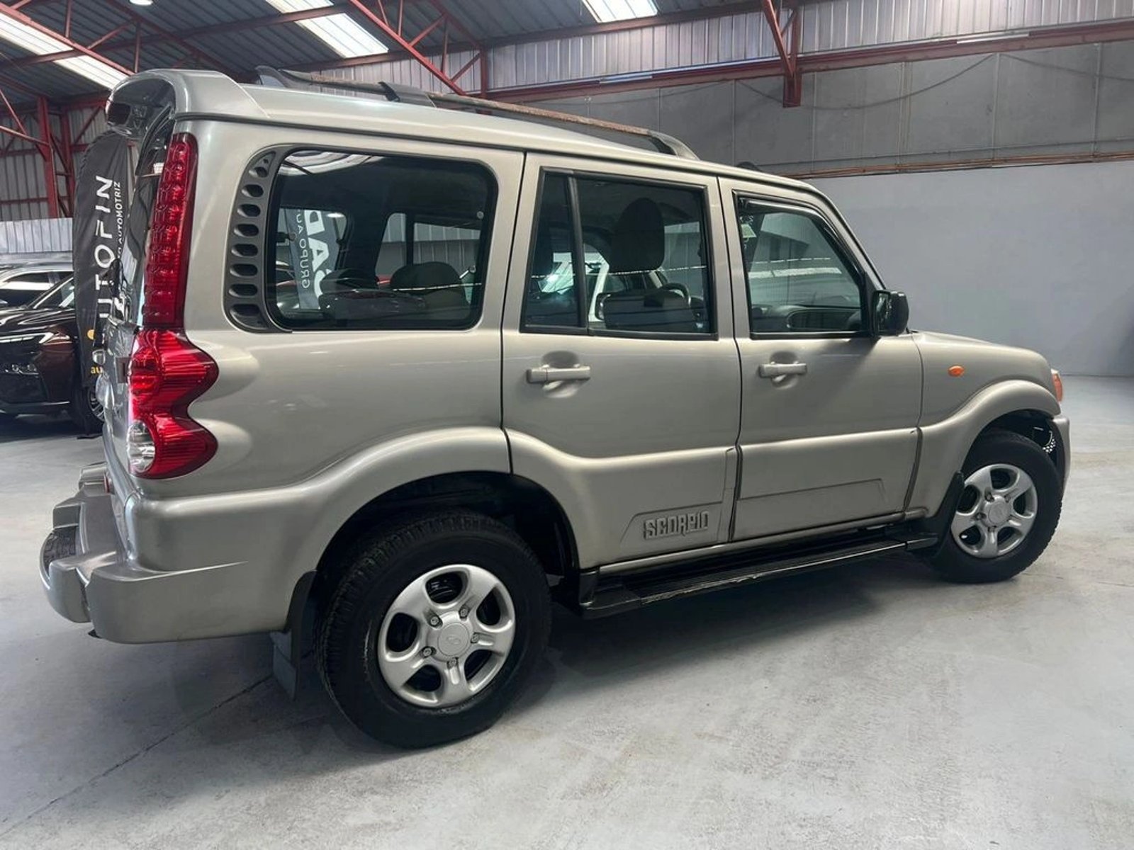 MAHINDRA SCORPIO 2.2 SUV ABS 2AB EV MT 4X2 DIESEL 2015 - Imagen 10 de 15
