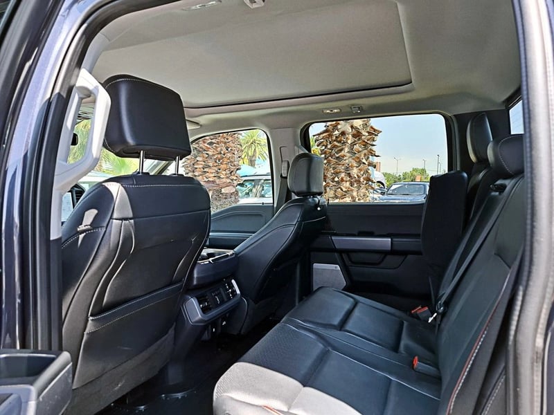 Ford F-150 LARIAT LUXURY 4X4 5.0 AT 2023 - Imagen 11 de 17