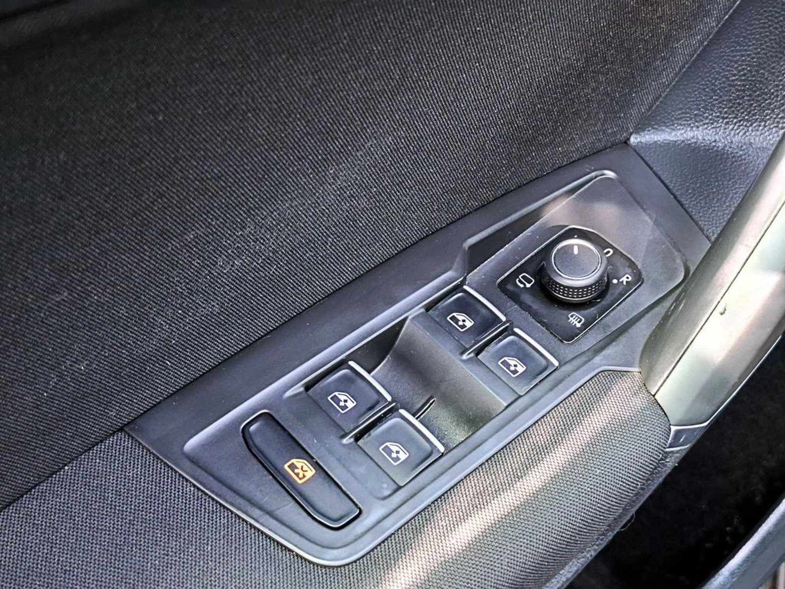 Volkswagen TIGUAN 1.4 TSI HIGHLINE 150HP AT 2019 - Imagen 9 de 17