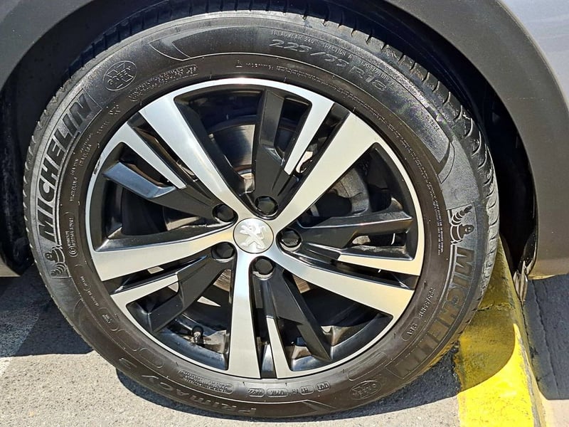 Peugeot 3008 1.6 GT 4X2 EAT6 5P 2023 - Imagen 4 de 17