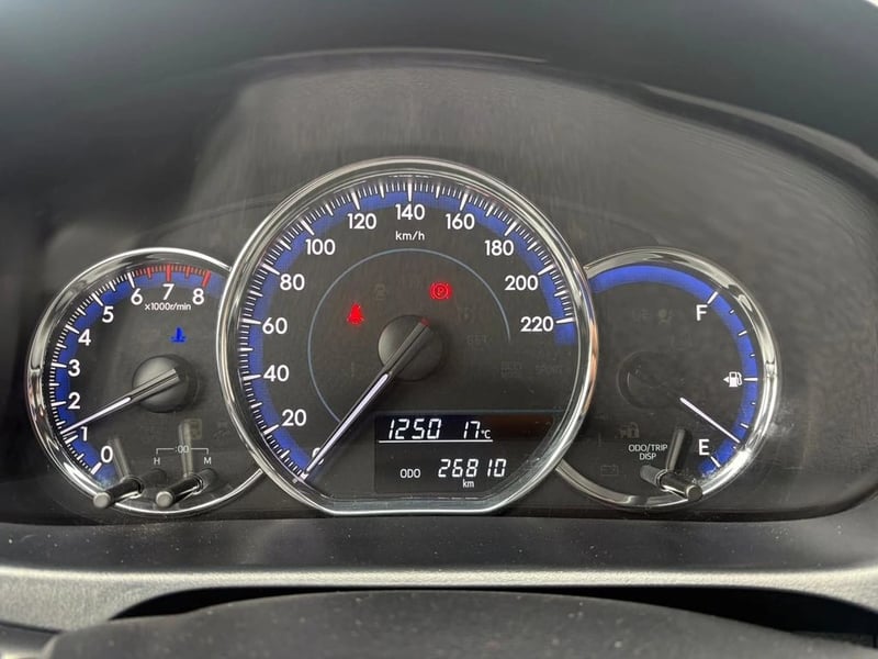 Toyota YARIS 1.5 SPORT GLE MT 2023 - Imagen 8 de 10