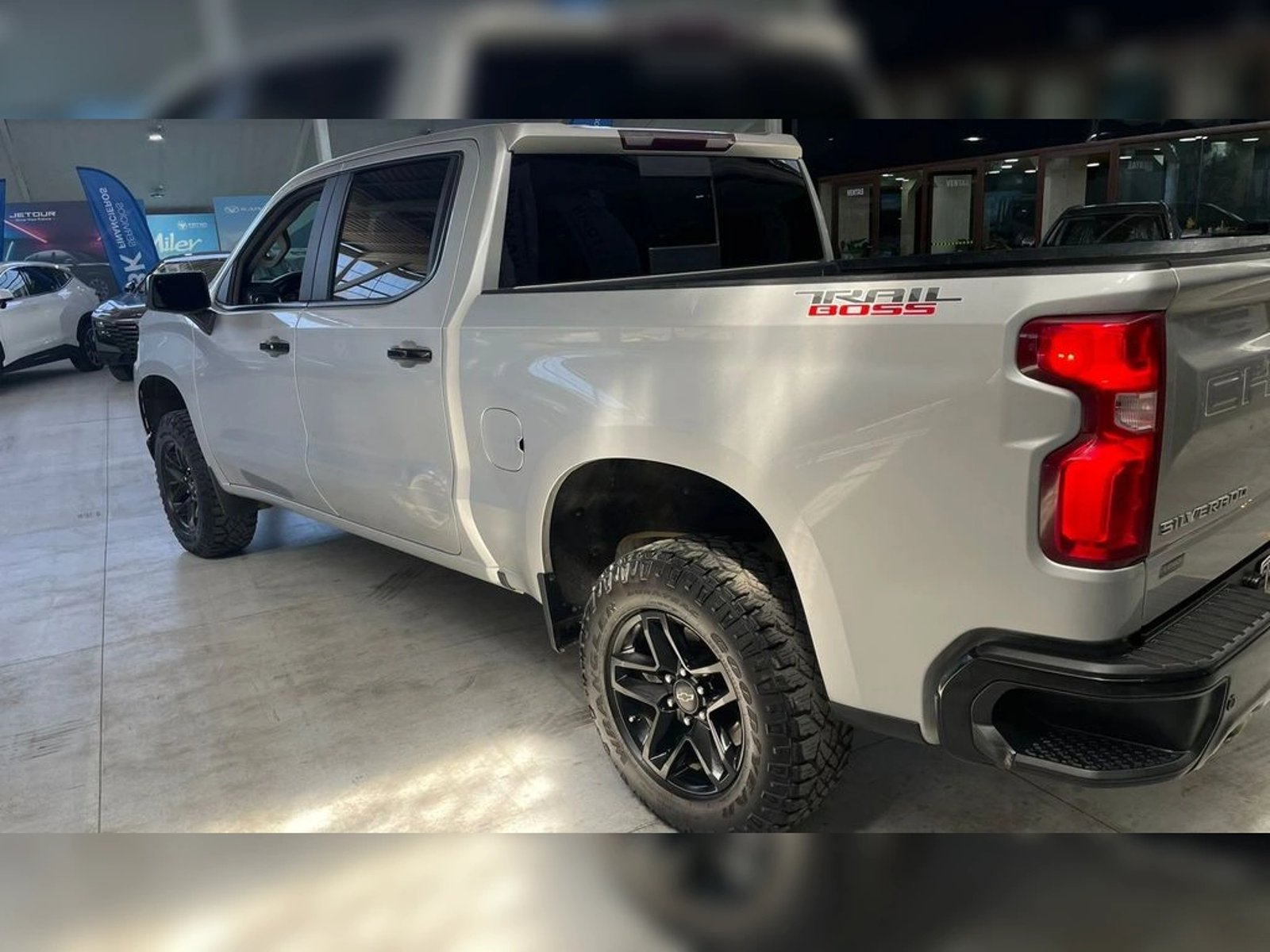 CHEVROLET SILVERADO 5.3 LT TRAILBOSS Z71 4X4 AT 4P 2022 - Imagen 6 de 14
