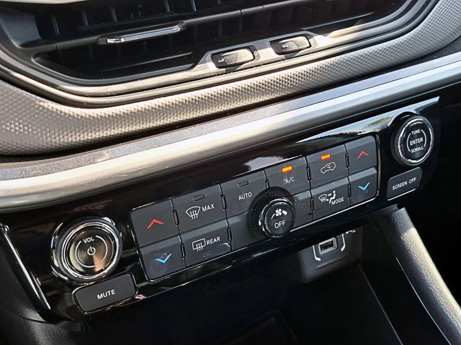 Jeep COMPASS 1.3 LONGITUDE AT 4X2 2024 - Imagen 19 de 20