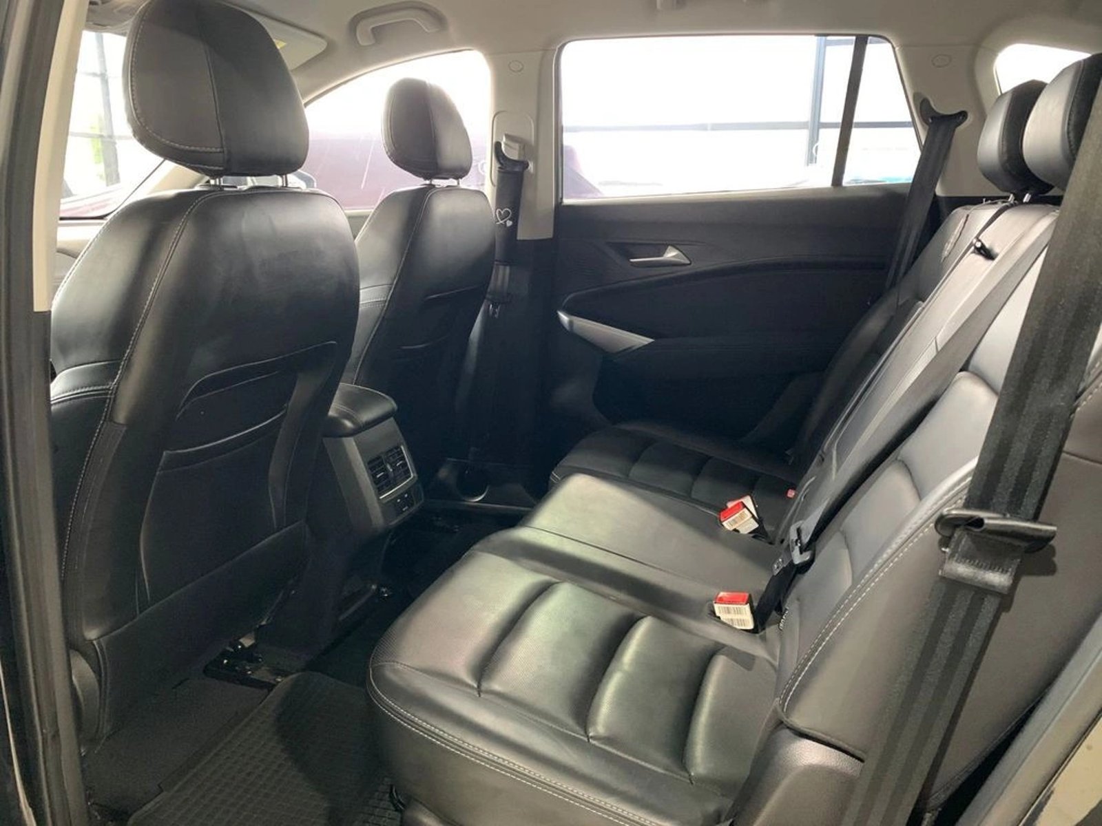 JAC JS8 1.5 COMFORT CE 4X2 6MT 5P 2024 - Imagen 11 de 12