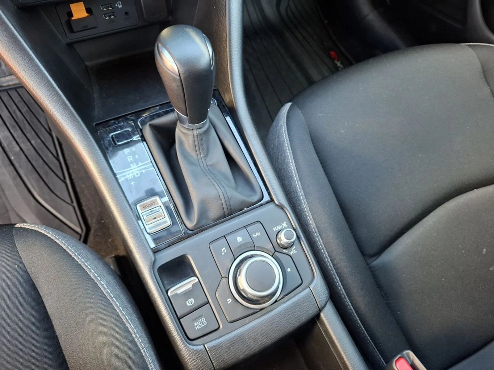 Mazda CX-3 2.0 CORE MT 2025 - Imagen 17 de 20