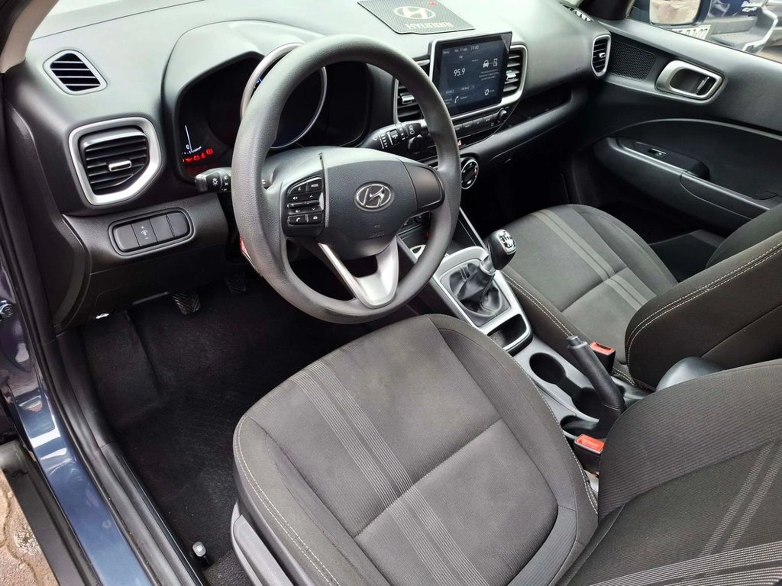 Hyundai VENUE 1.6 QX PREMIUM MT 2021 - Imagen 13 de 20