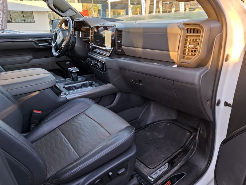 Chevrolet SILVERADO ZR2 6.2 CC  AT 4X4 2023 - Imagen 13 de 20