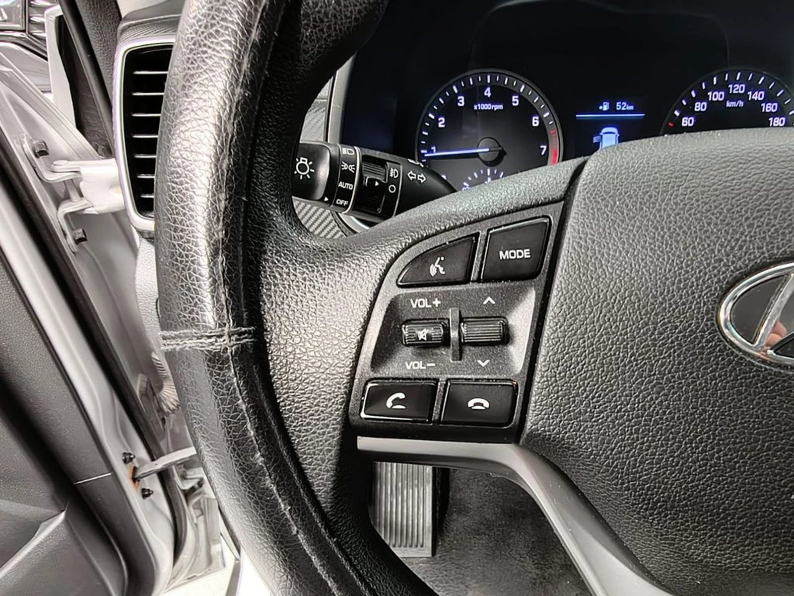 HYUNDAI TUCSON 2.0 PLUS 2WD MT 5P 2019 - Imagen 15 de 20