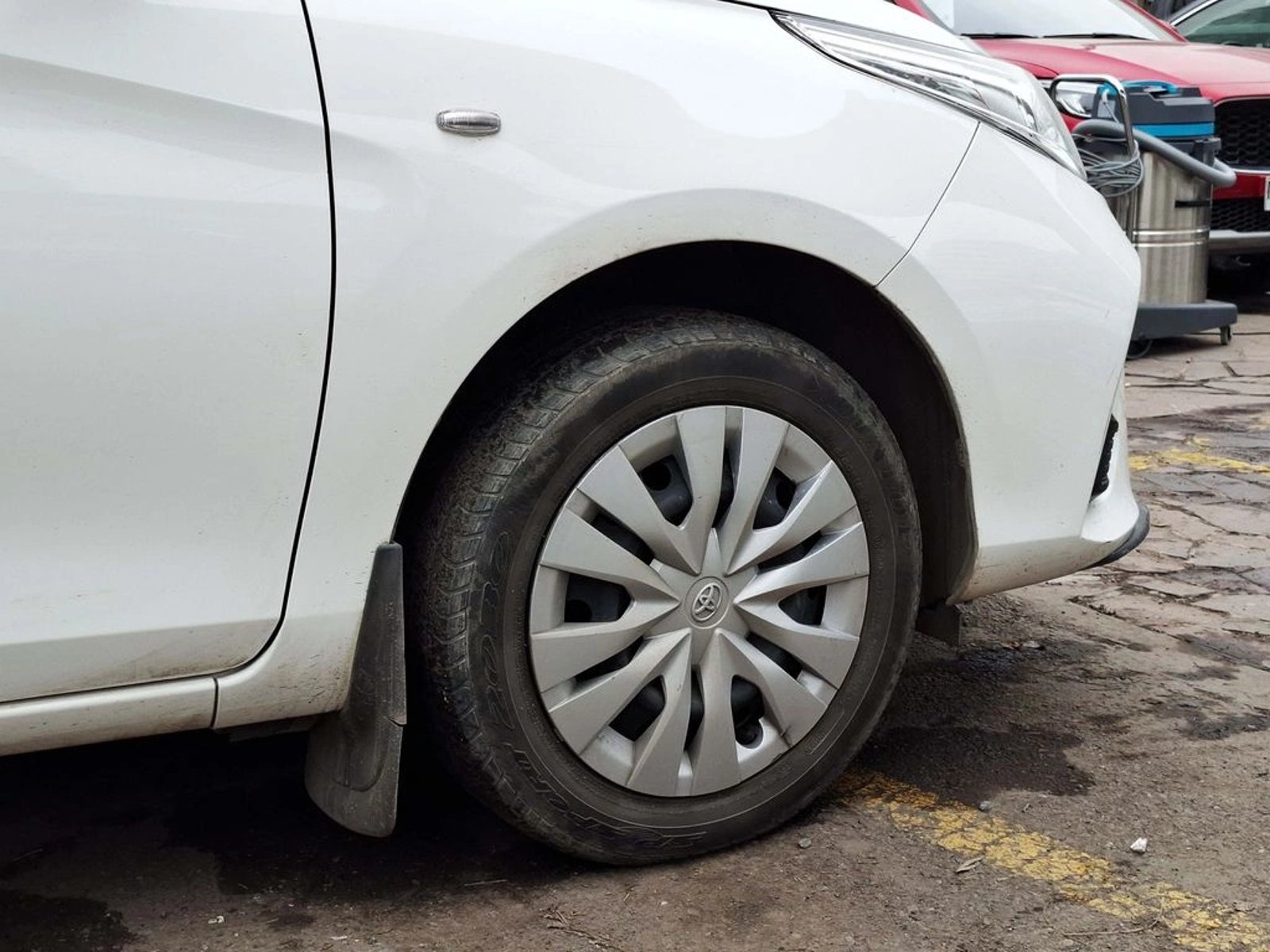 Toyota YARIS SEDAN 1.5 2022 - Imagen 6 de 20