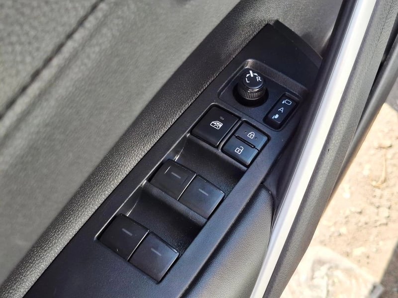Toyota COROLLA CROSS 1.8 SEG HYBRID 4X2 CVT AT 5P 2022 - Imagen 11 de 20