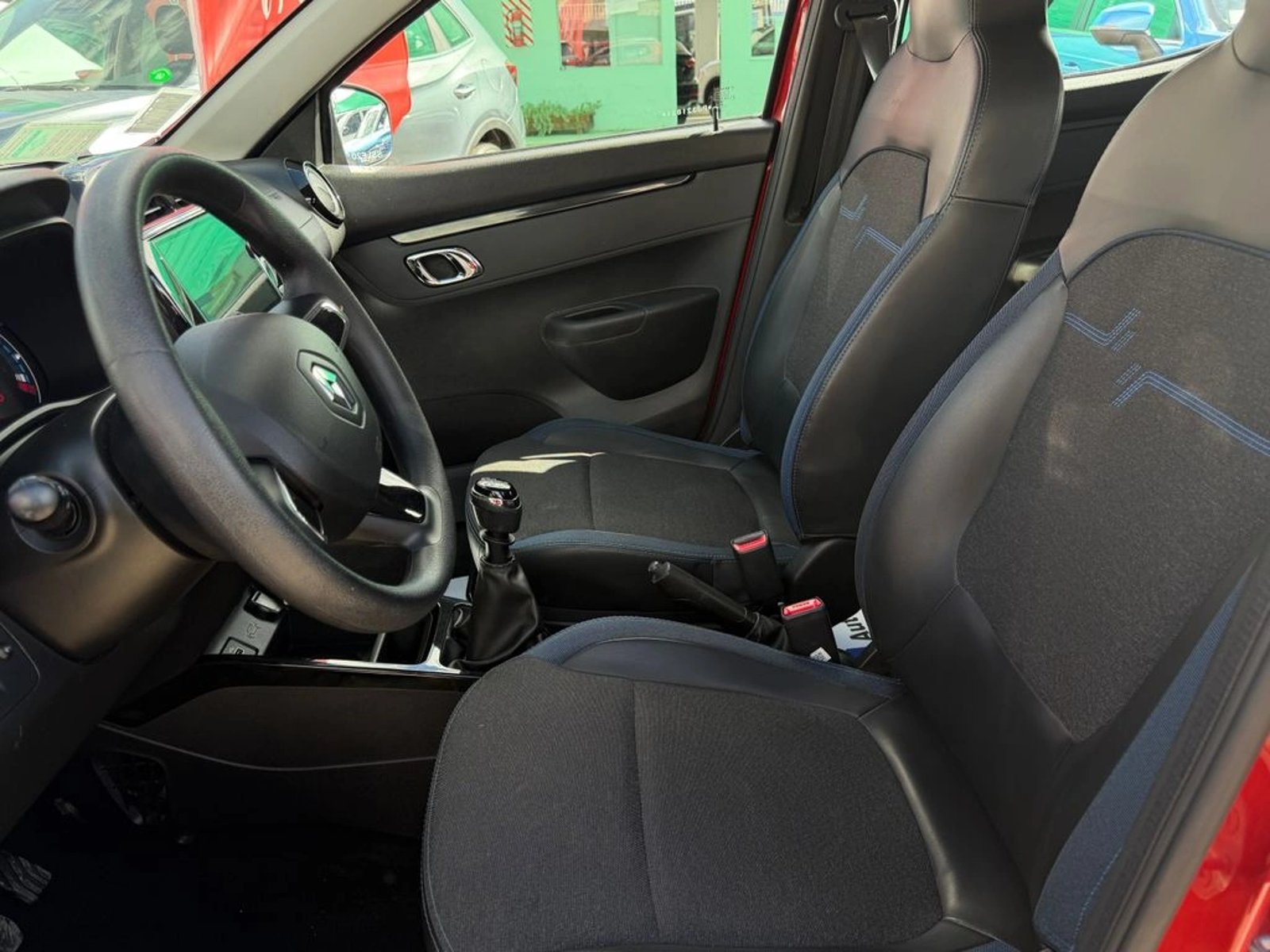 Renault KWID 1.0 ZEN 4X2 HB MT 5P 2023 - Imagen 16 de 18
