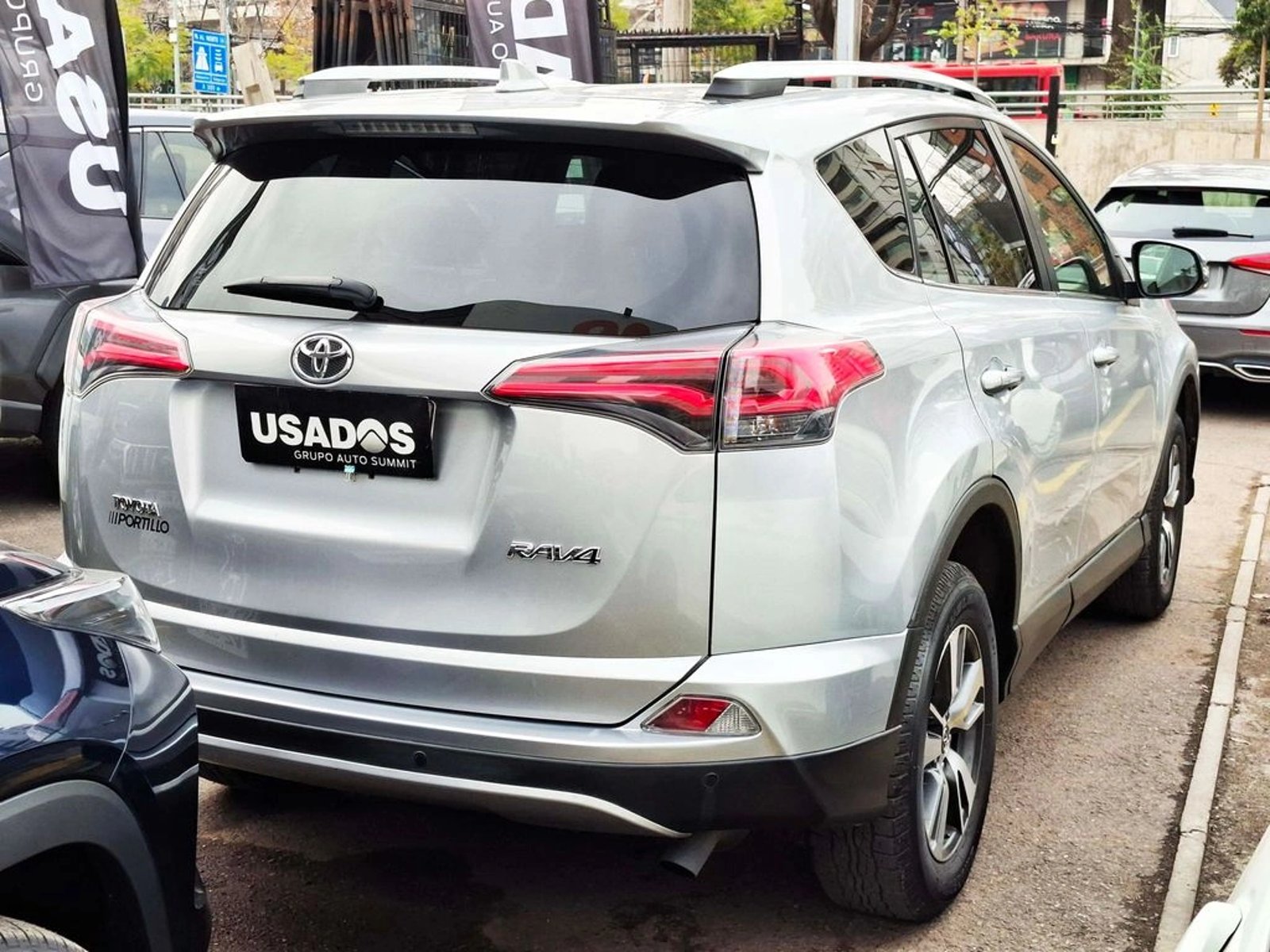 Toyota RAV4 2.0 SÚPER LUJO AUT 4X2 2019 - Imagen 8 de 20