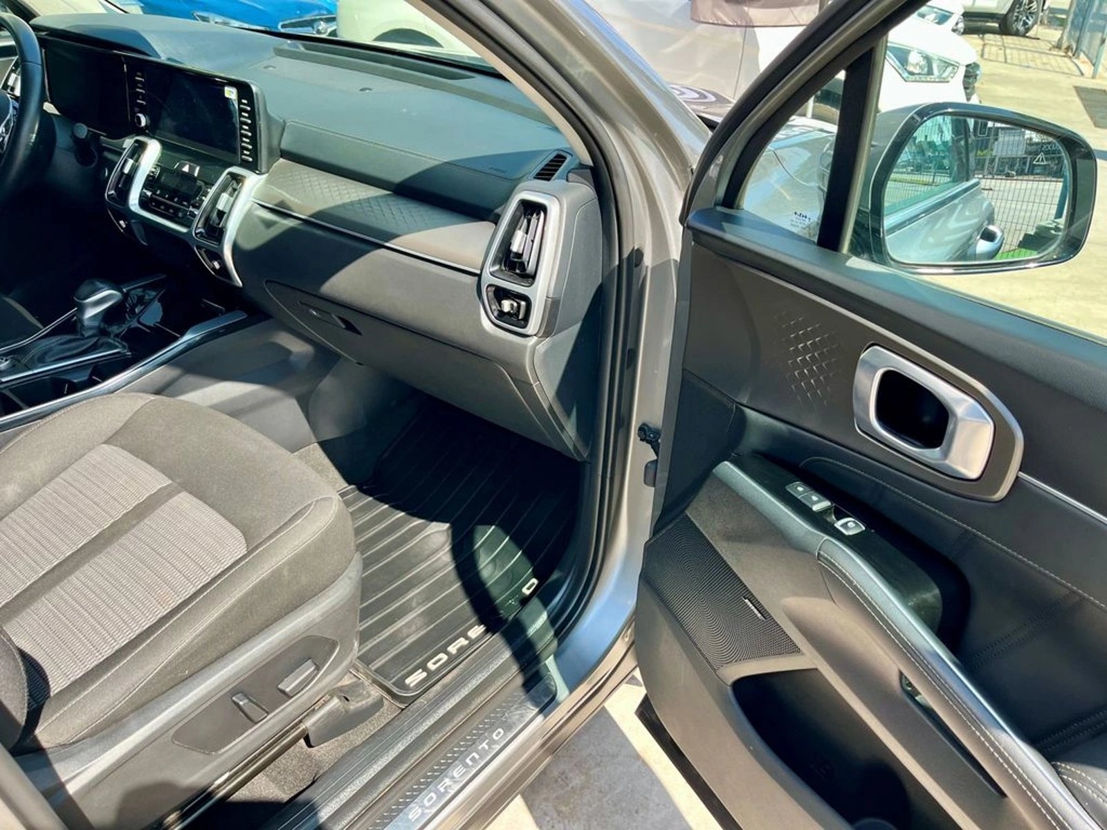 KIA SORENTO EX FULL 2023 - Imagen 9 de 15