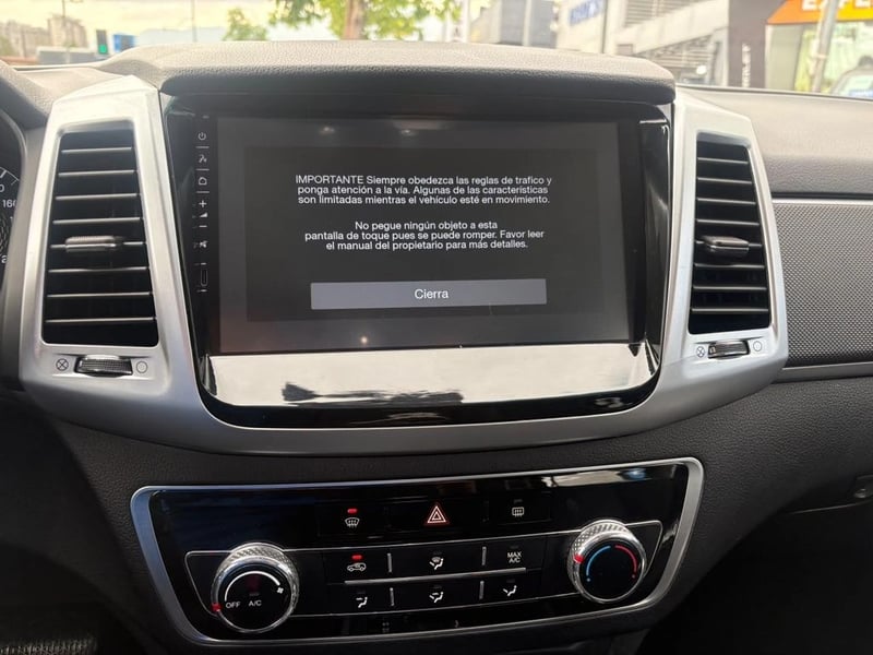 SsangYong REXTON 2.0T LX 4X2 6AB 6AT 5P 2023 - Imagen 9 de 12