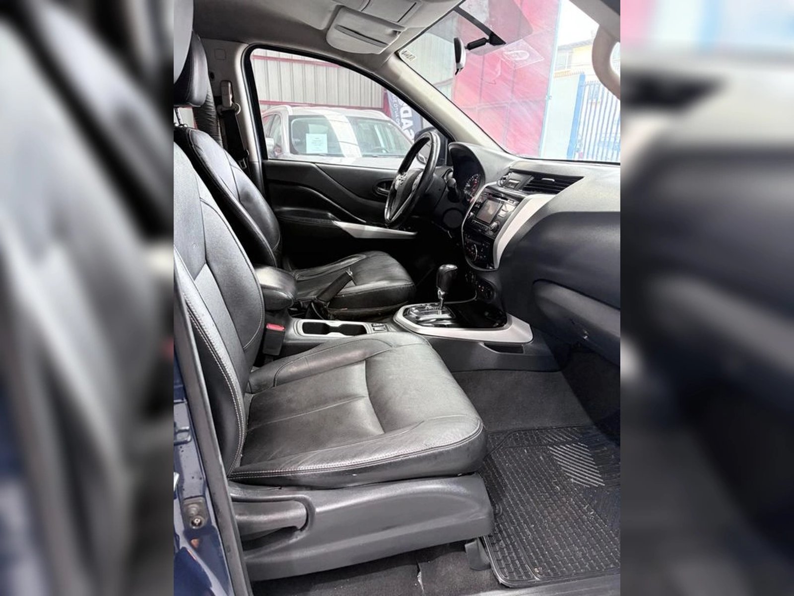 NISSAN NP300 2.3 XGEAR DIESEL 4WD DOB.CAB. AT 4P 2019 - Imagen 8 de 14