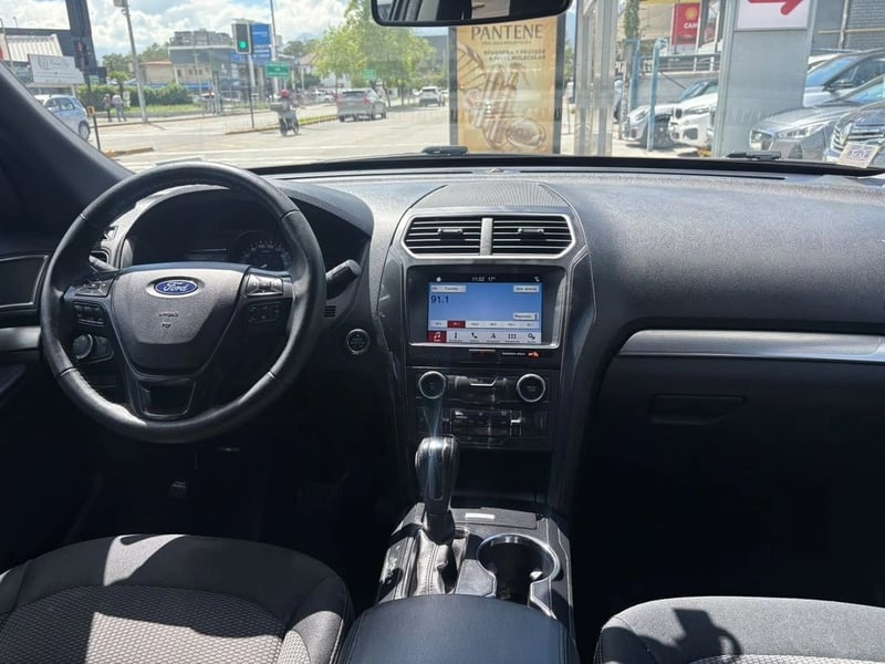 Ford EXPLORER 3.5 XLT 4X2 AT 5P 2019 - Imagen 6 de 12