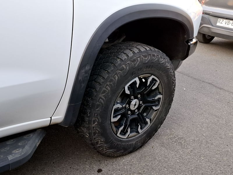 Chevrolet SILVERADO ZR2 6.2 CC  AT 4X4 2023 - Imagen 10 de 20