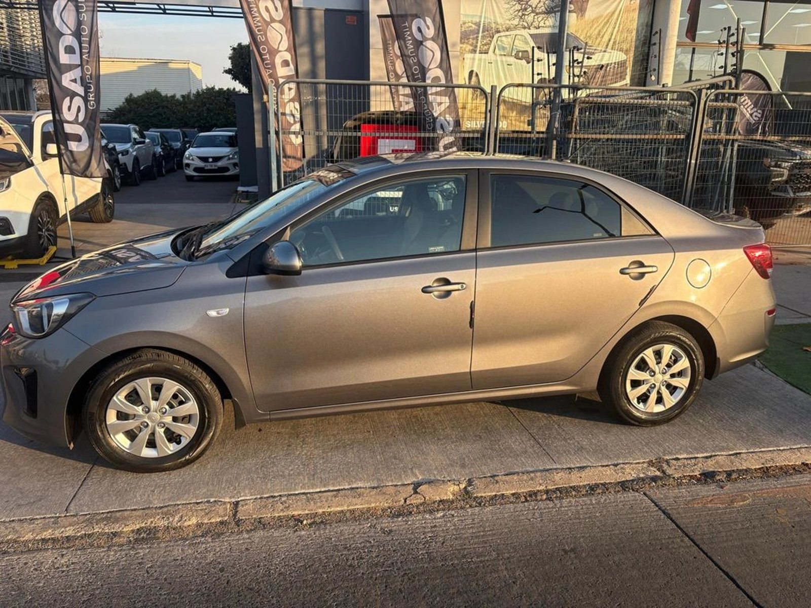 Kia SOLUTO LX 1.4 2023 - Imagen 4 de 10