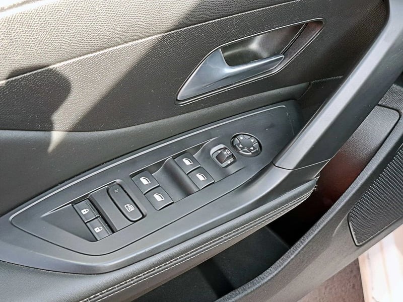 Peugeot 308 1.5 ALLURE PACK BLUEHDI 130 AT 2023 - Imagen 10 de 17