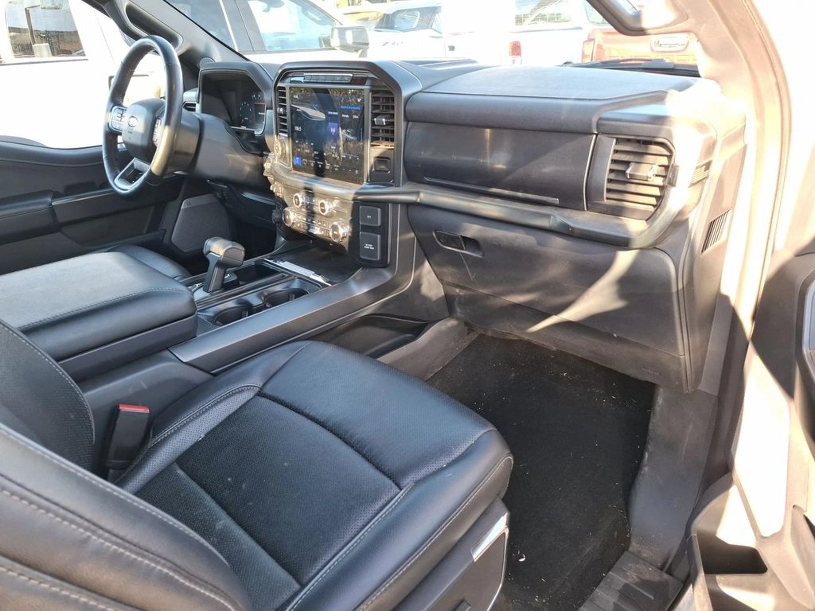 Ford F-150 LARIAT BLACK 4X4 5.0 2025 - Imagen 14 de 20