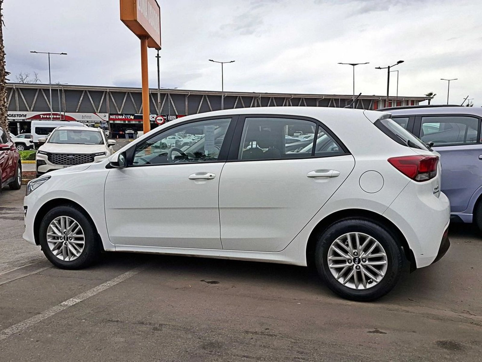 Kia RIO 5 1.4 EX FULL MT 2022 - Foto 4 de 18