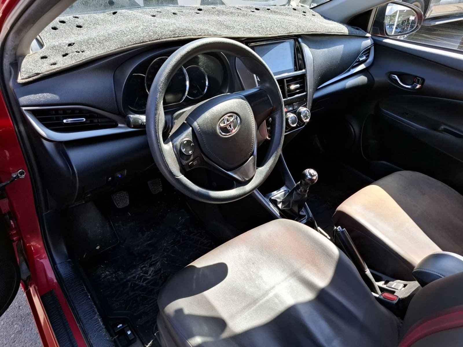 TOYOTA YARIS 1.5 GLI E 4X2 MT 4P 2022 - Imagen 12 de 19