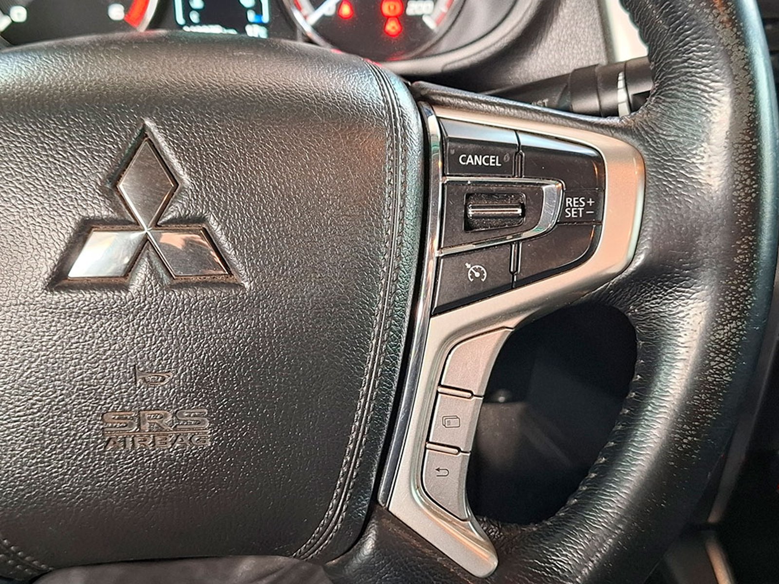 Mitsubishi L200 2.4 TD DAKAR CRS MT 4X4 2021 - Imagen 12 de 20