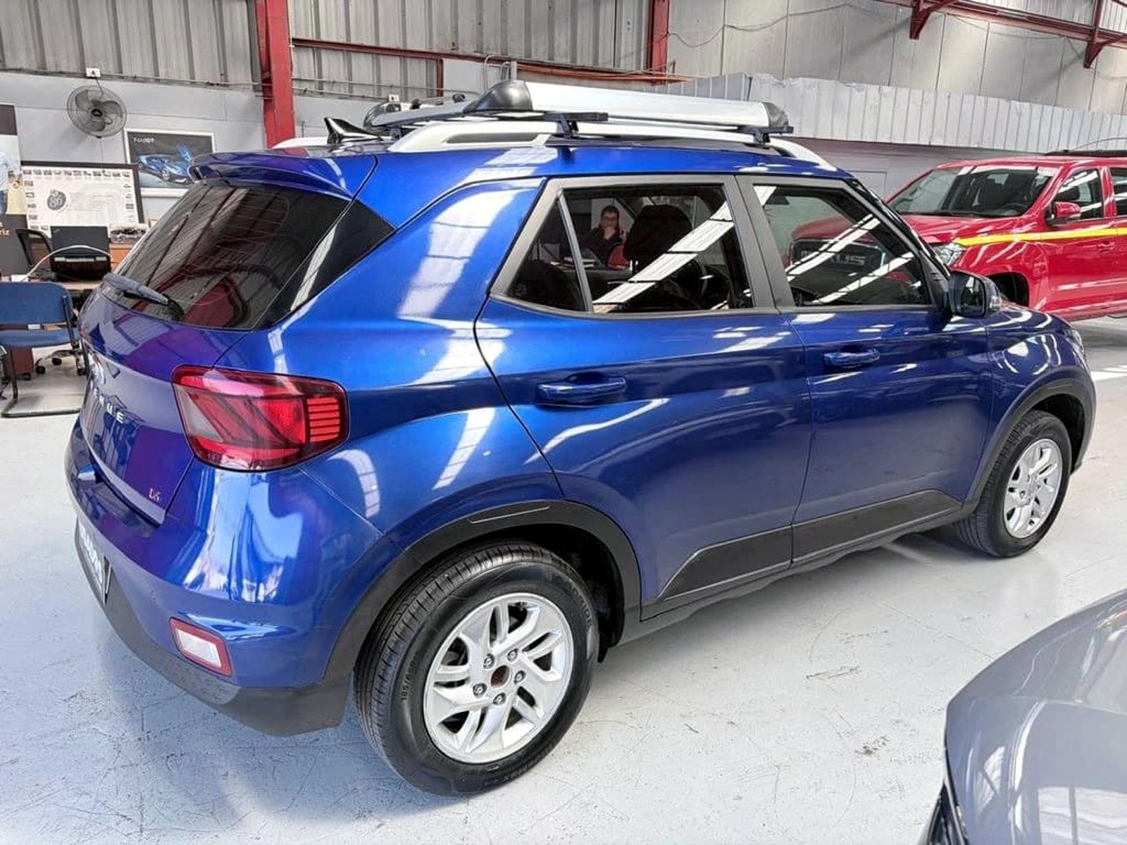 HYUNDAI VENUE 1.6 QX PLUS 4X2 MT 5P 2021 - Imagen 7 de 11