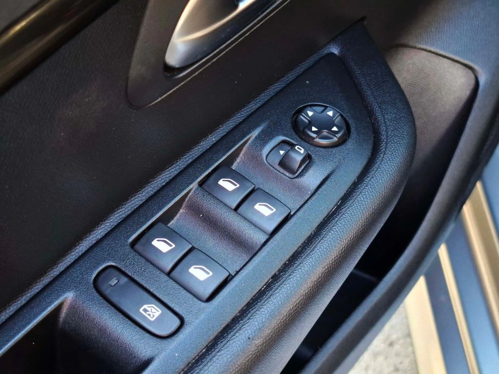 Peugeot 208 1.2 PURETECH STYLE MT 2023 - Imagen 13 de 20