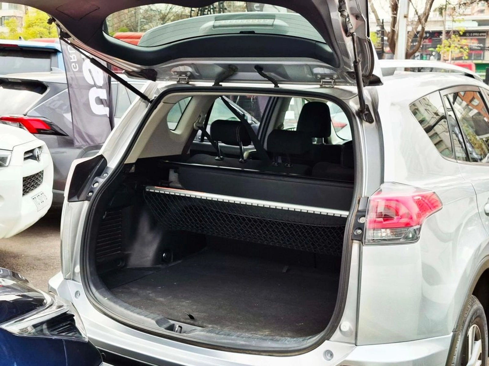 Toyota RAV4 2.0 SÚPER LUJO AUT 4X2 2019 - Imagen 10 de 20