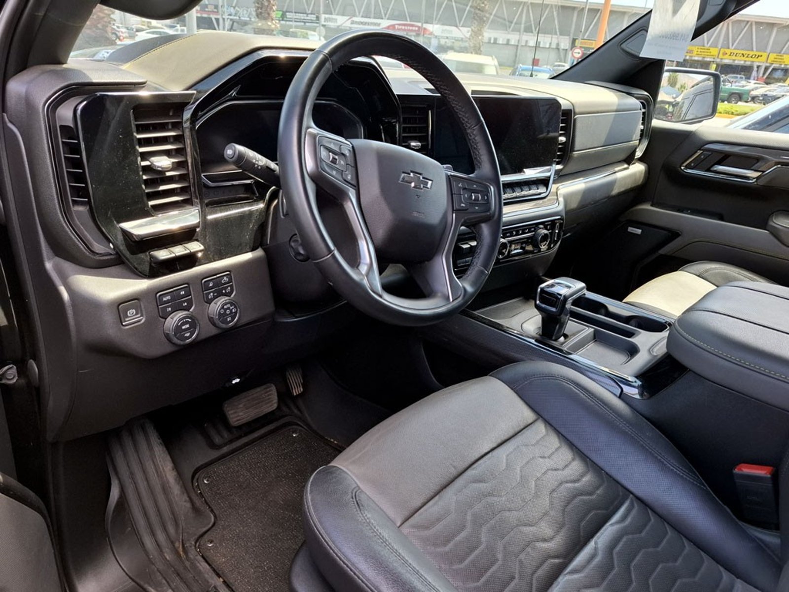 CHEVROLET SILVERADO ZR2 6.2 4X4 AUT 2024 - Imagen 11 de 20