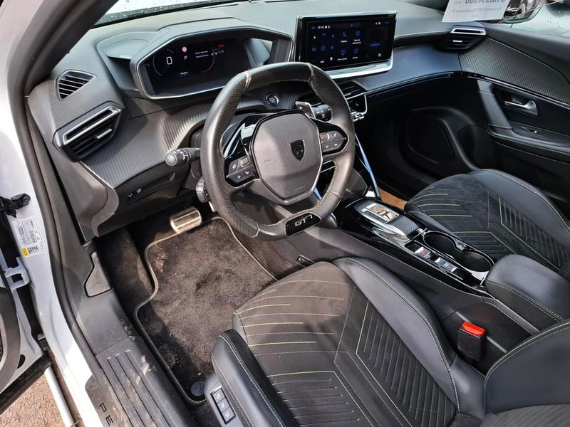 Peugeot 2008 GT 1.2 AUT HIBRIDO 2025 - Imagen 13 de 20