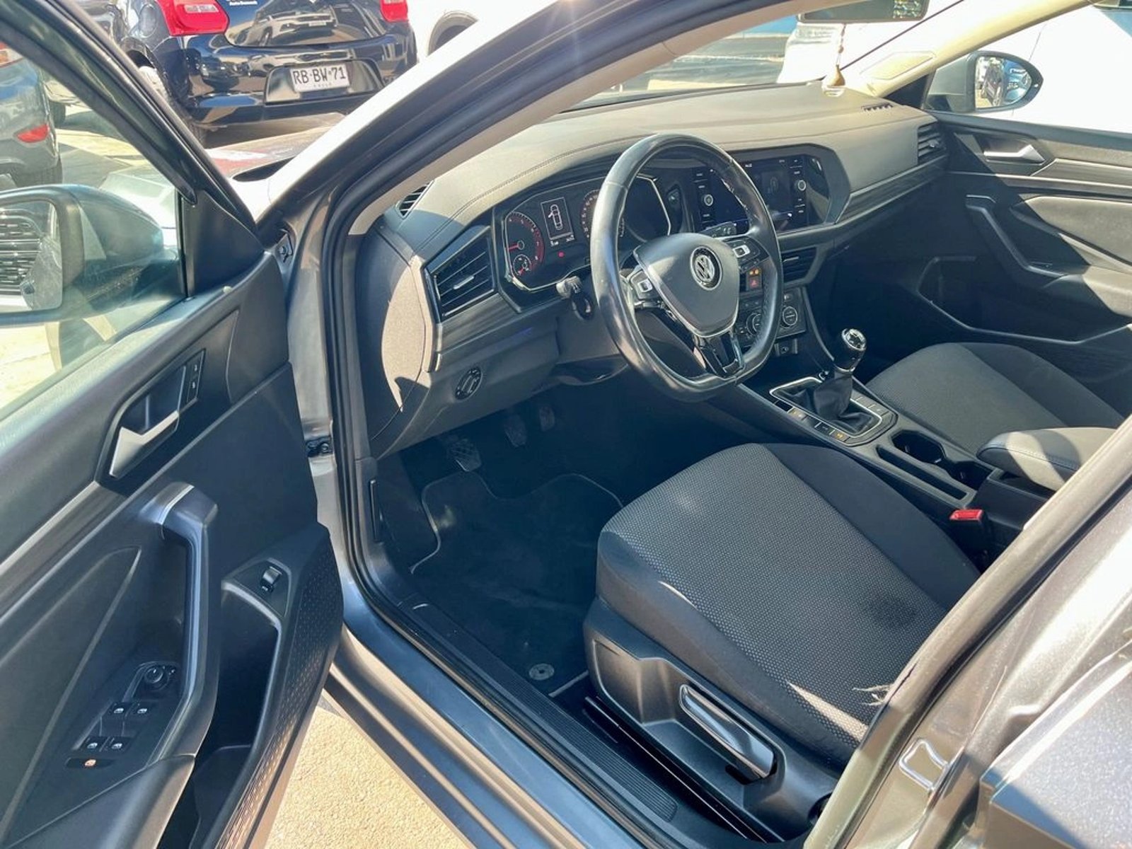 VOLKSWAGEN JETTA TRENDLINE 2020 - Imagen 8 de 11