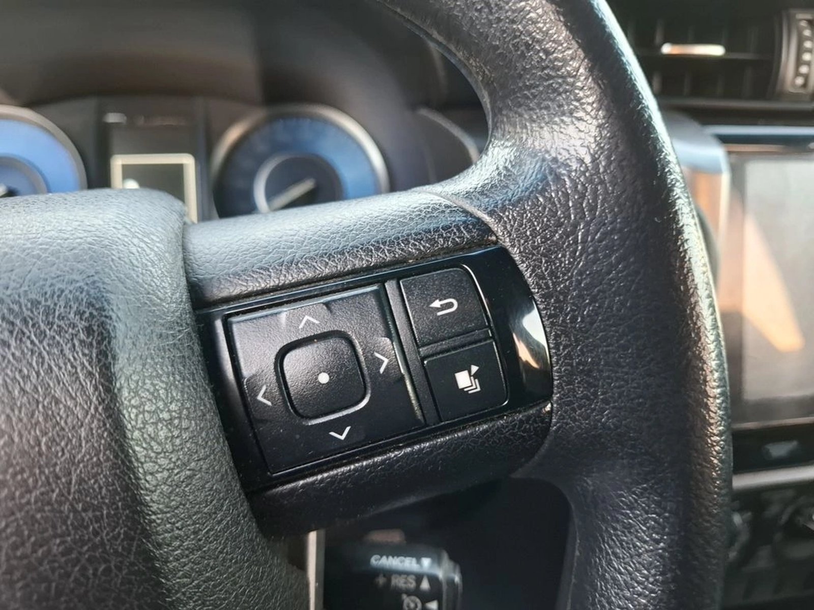 TOYOTA FORTUNER 2.8 SR5 TDI DIESEL 4X4 AT 5P 2022 - Imagen 16 de 20