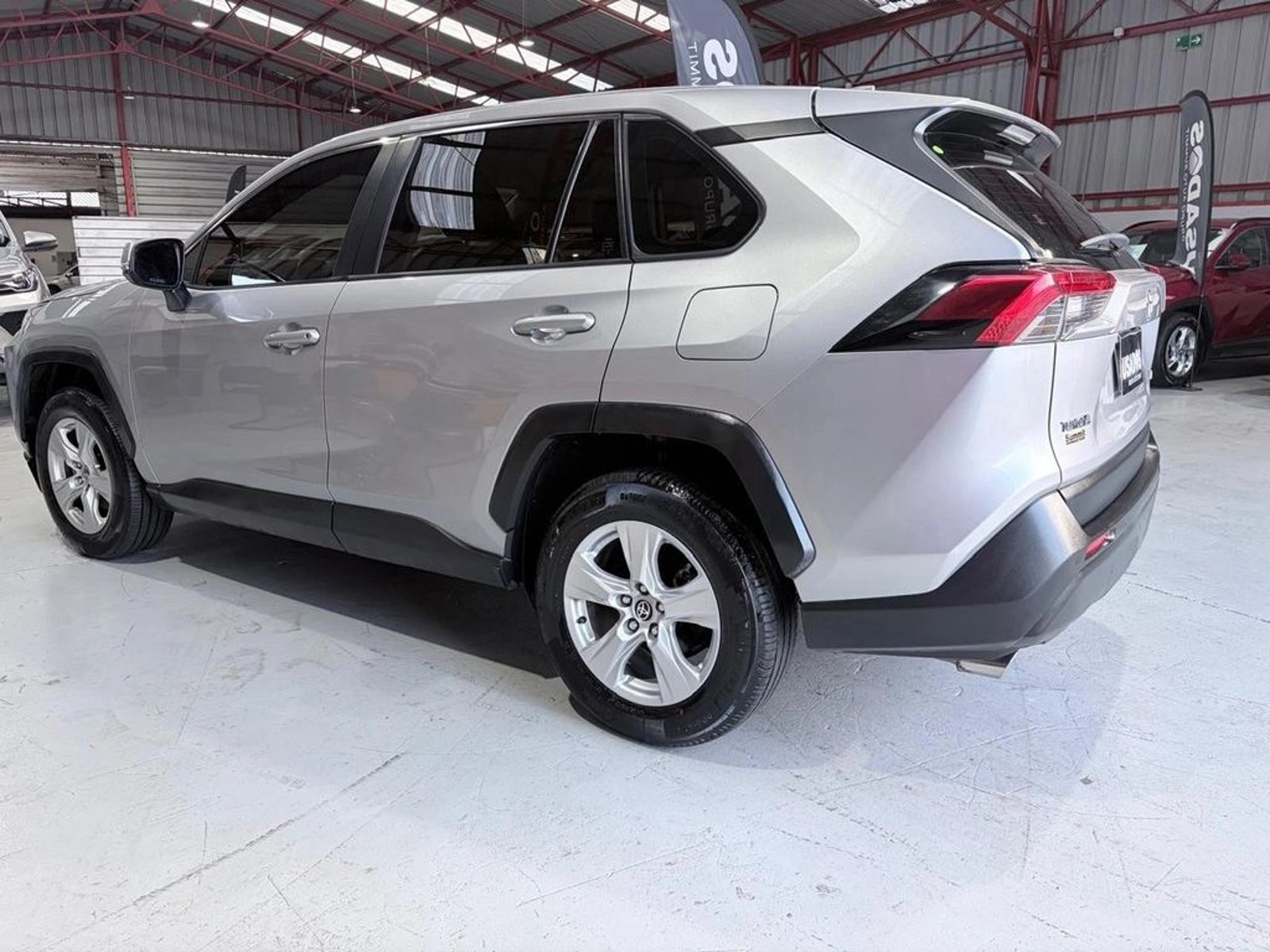 TOYOTA RAV4 LE 2022 - Imagen 13 de 17