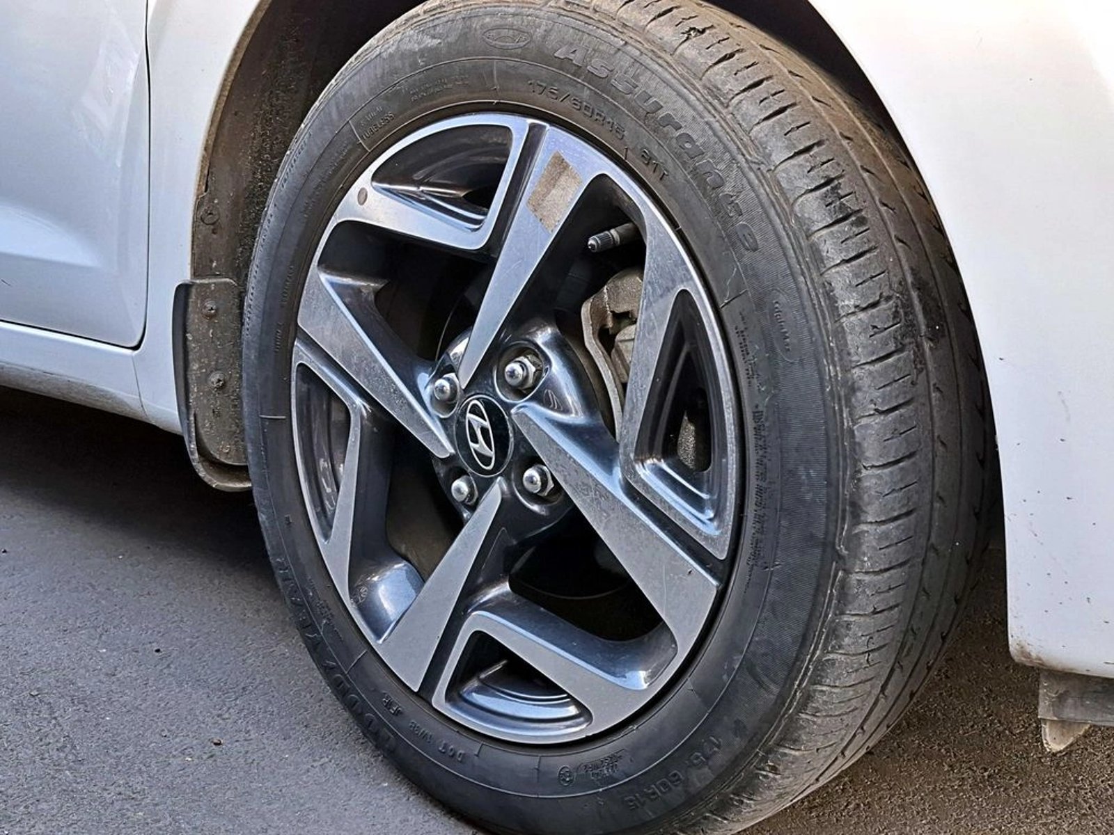 Hyundai GRAND I10 1.2 PLUS 4X2 SDN MT 4P 2022 - Imagen 5 de 18