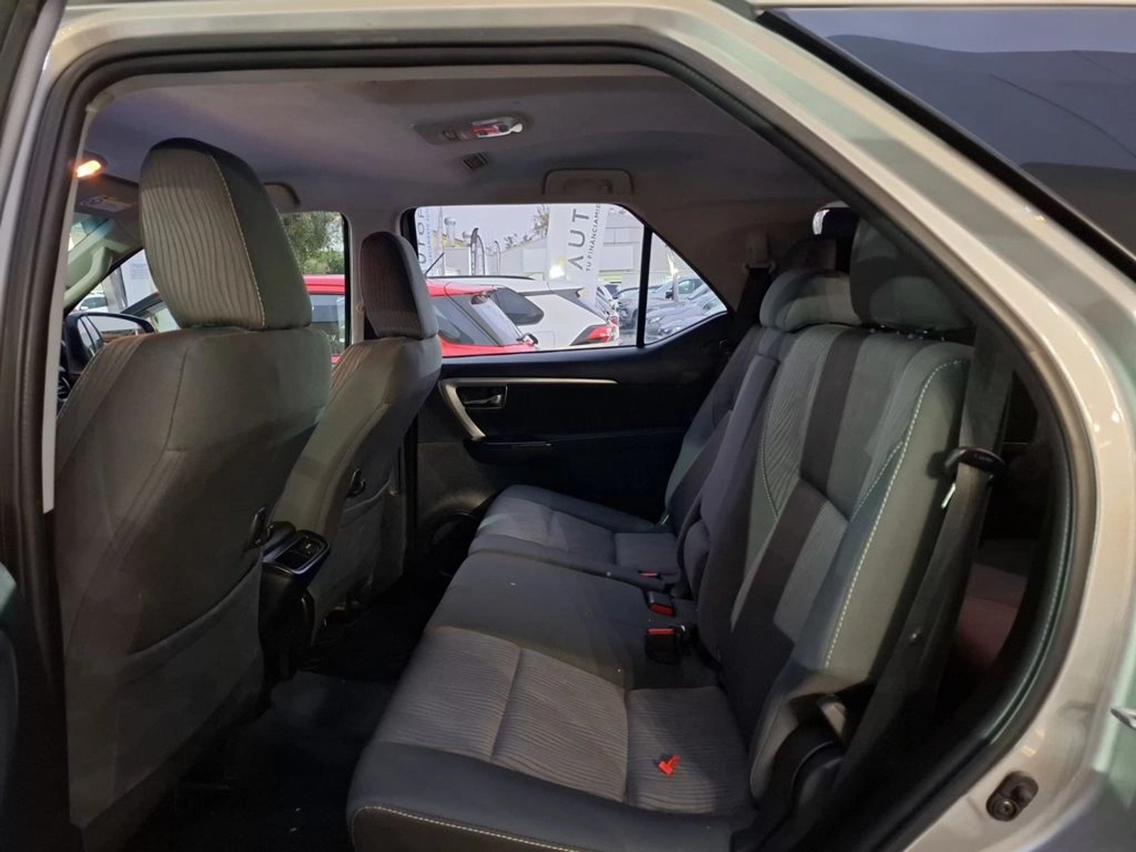TOYOTA FORTUNER 2.8 SR5 TDI MT 4X4 DIESEL 2024 - Imagen 20 de 20
