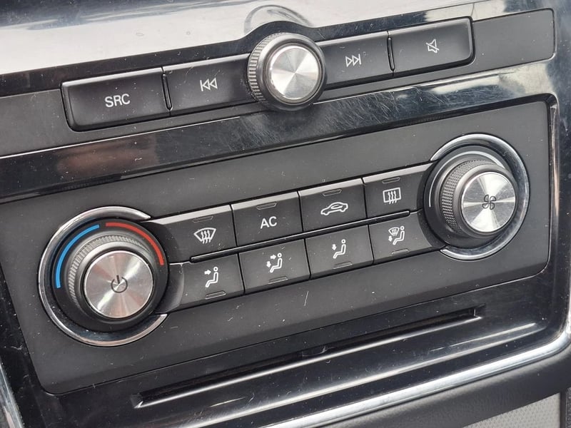 MG RX5 1.5T STD 2WD MT 5P 2023 - Imagen 15 de 16