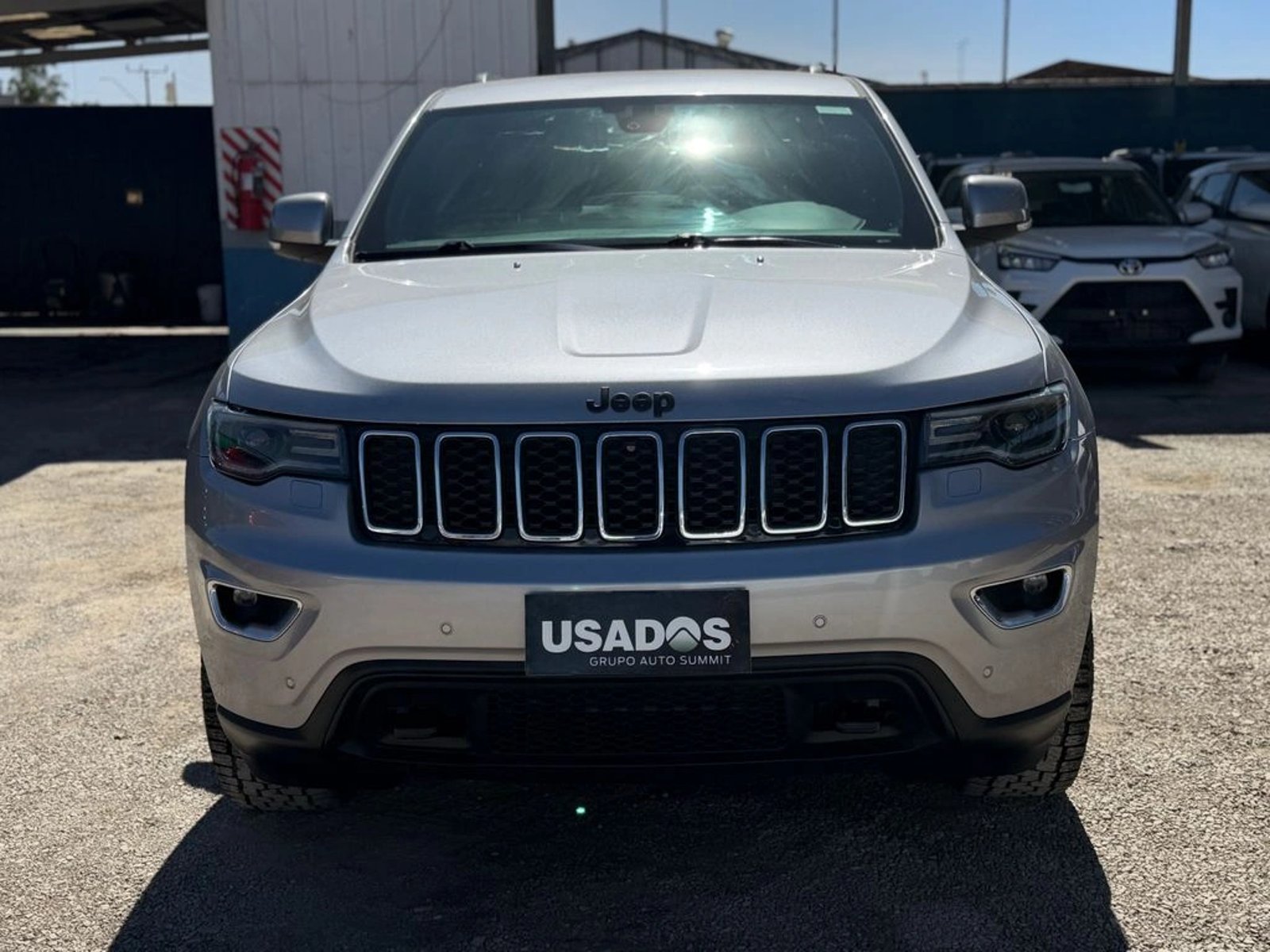Jeep GRAND CHEROKEE 3.6 LAREDO AT 2021 - Foto 3 de 14