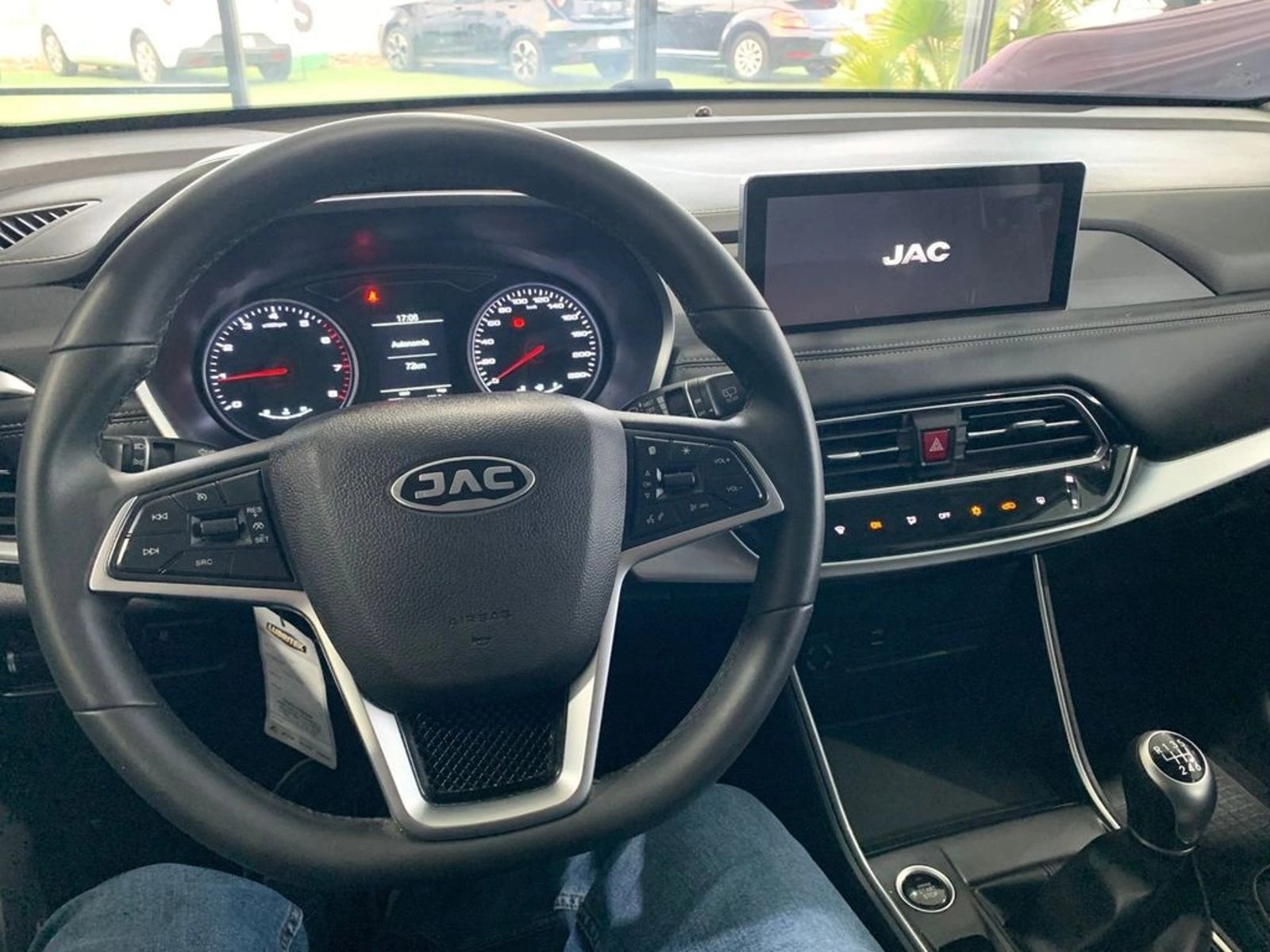JAC JS8 1.5 COMFORT CE 4X2 6MT 5P 2024 - Imagen 10 de 12