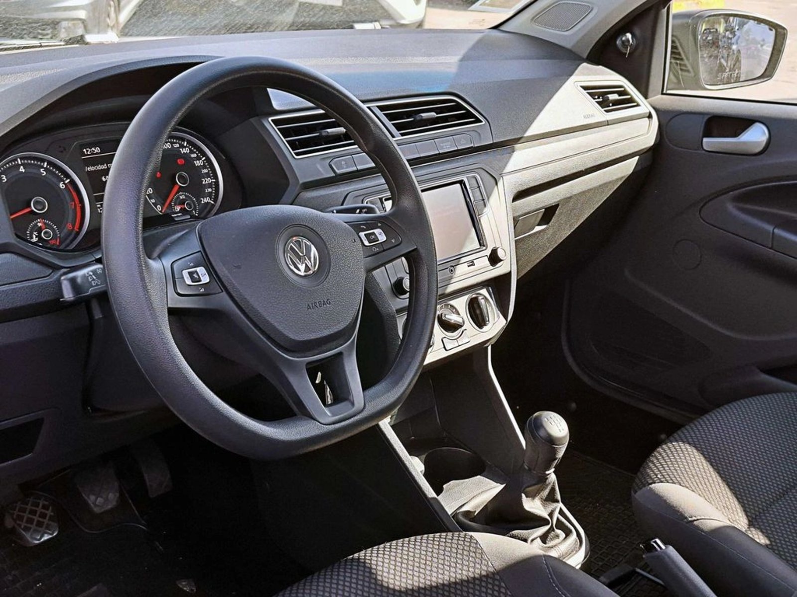 VOLKSWAGEN SAVEIRO 1.6 CS MT 2P 2023 - Imagen 9 de 17