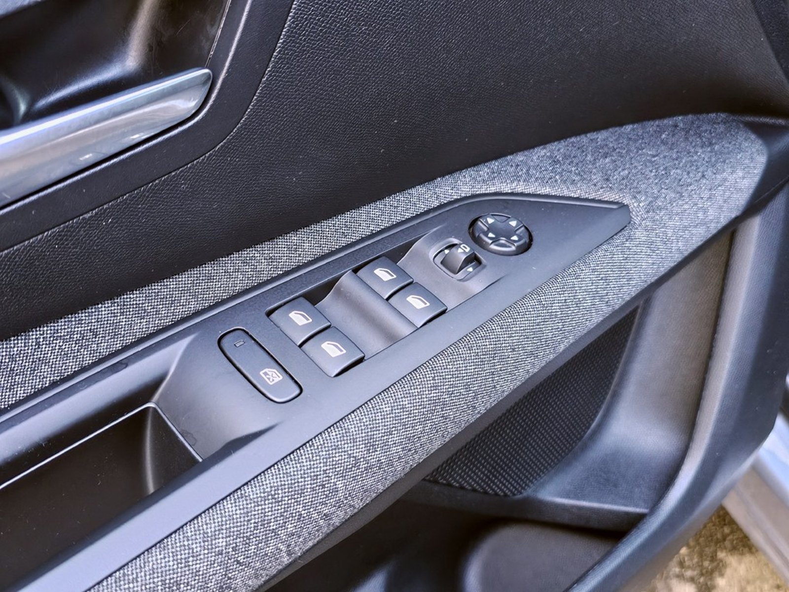 PEUGEOT 3008 1.2L PURETECH 2025 - Imagen 12 de 20