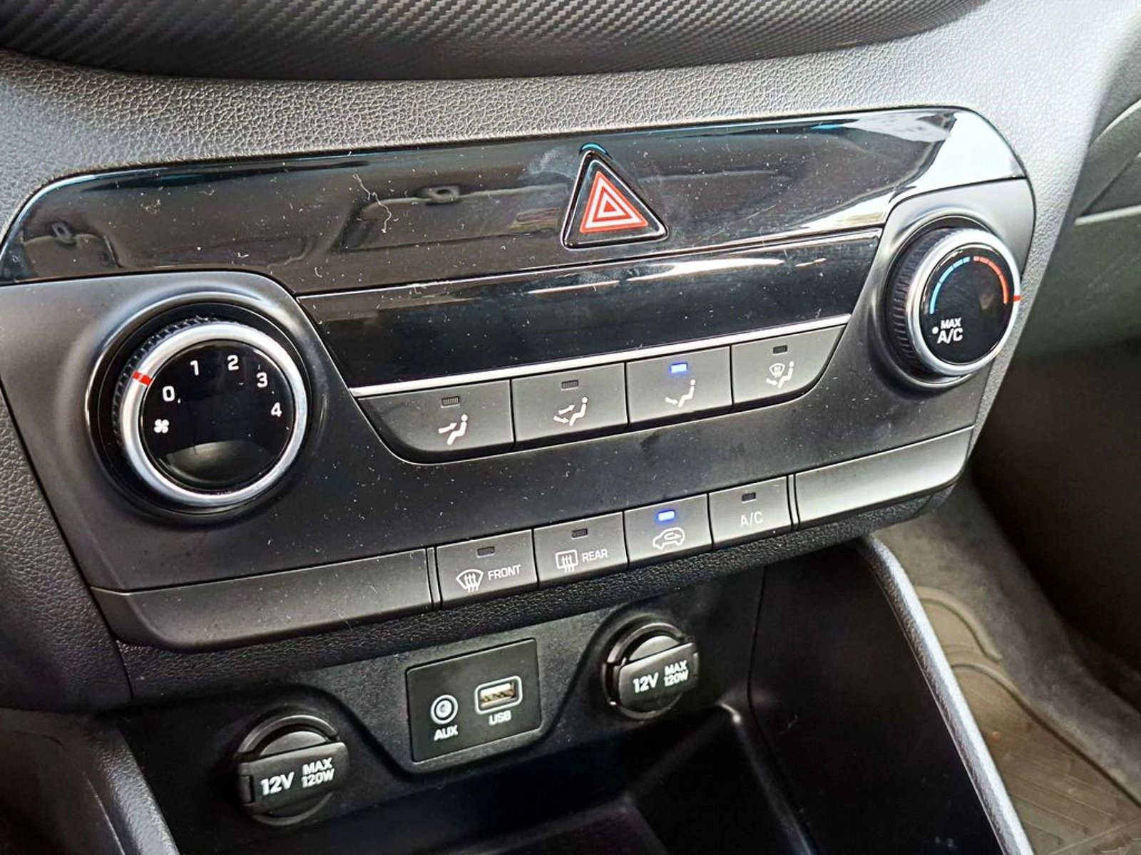 Hyundai TUCSON TL 2.0 AUT 2021 - Imagen 16 de 17