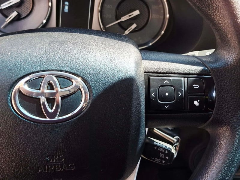 Toyota HILUX 2.4 SR 4X2 MT 2023 - Imagen 19 de 20