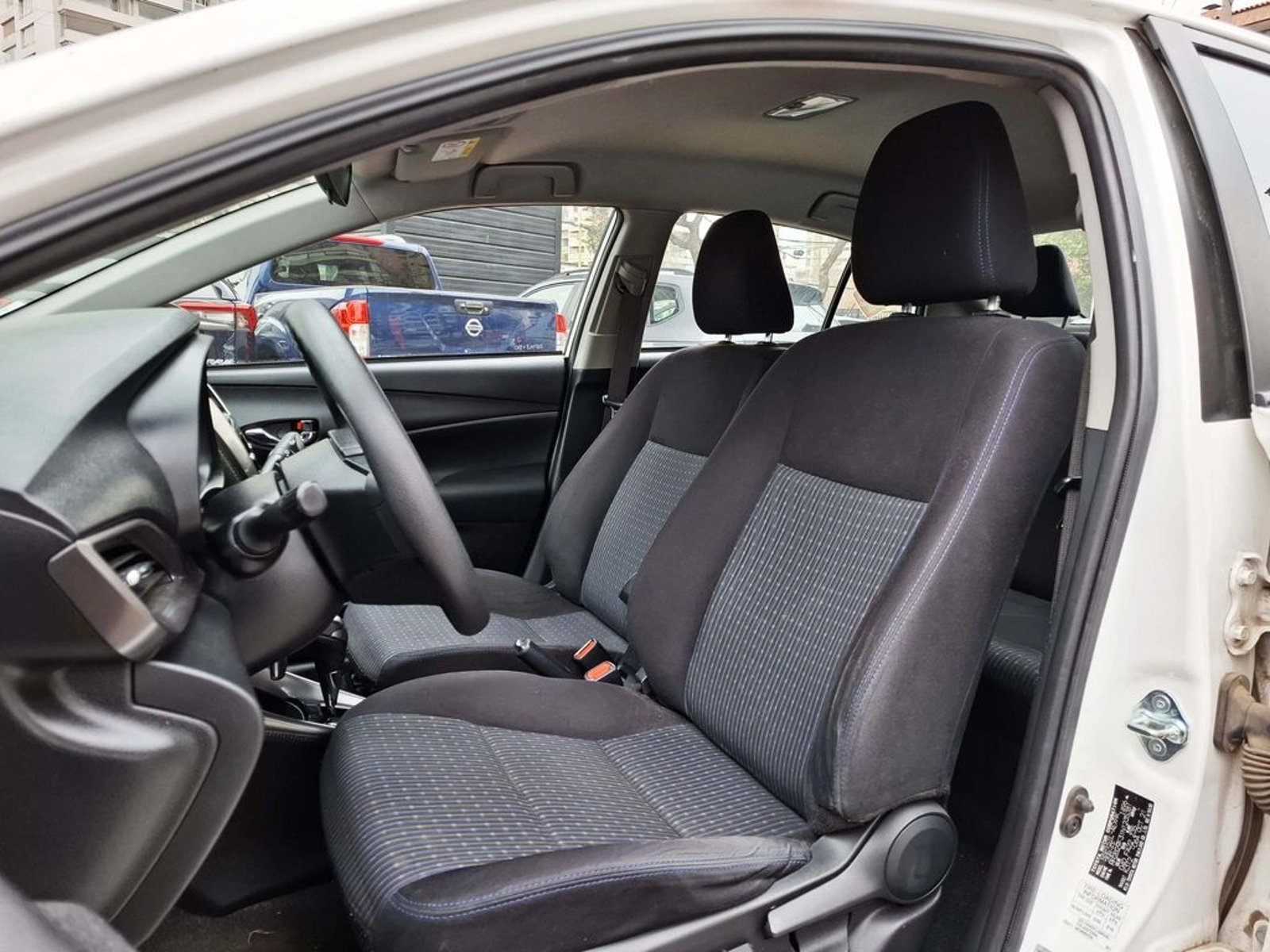 Toyota YARIS SEDAN 1.5 2022 - Imagen 15 de 20