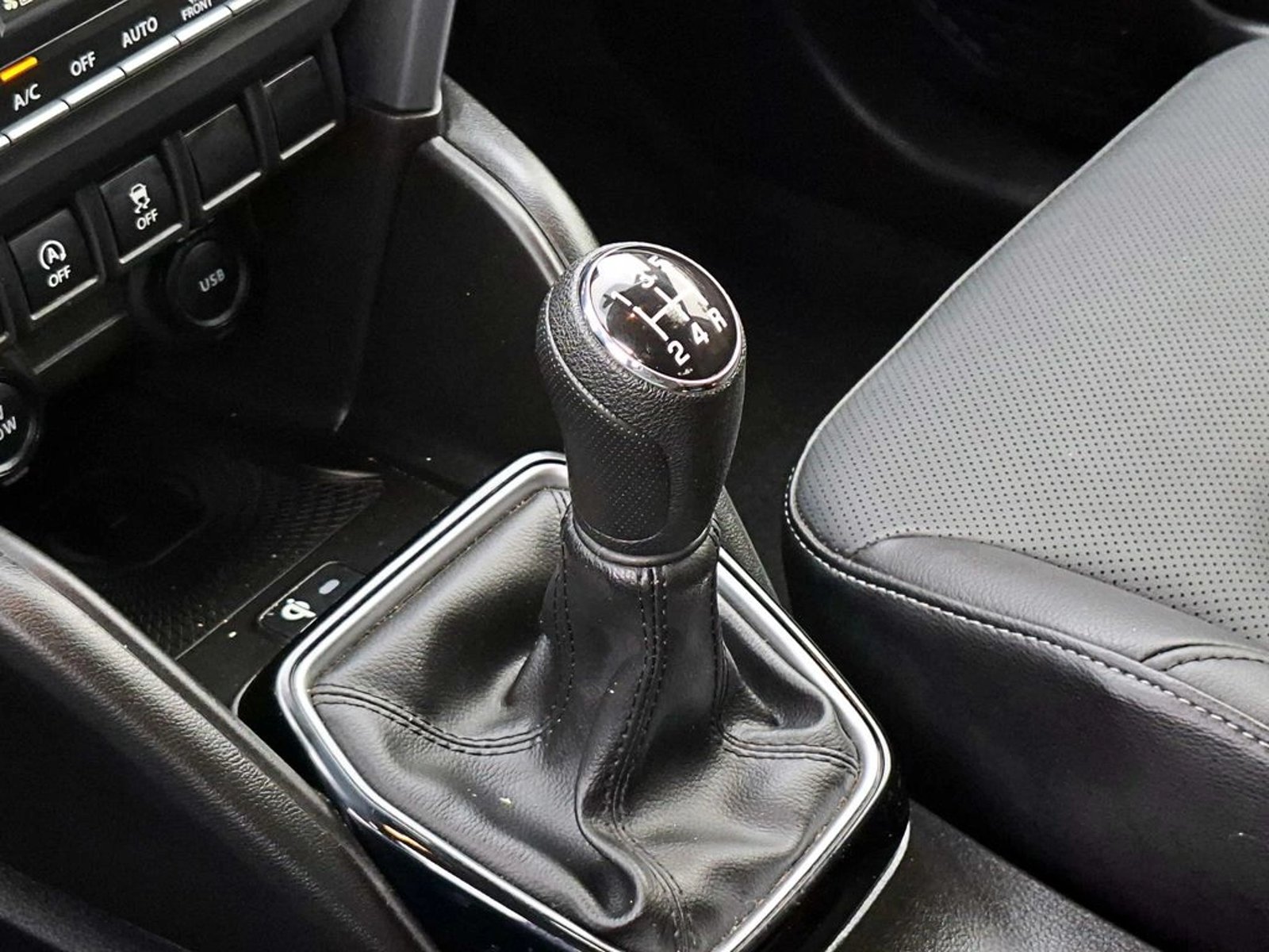Suzuki GRAND VITARA GLX 1.5 MT HYBRID 2023 - Imagen 17 de 17