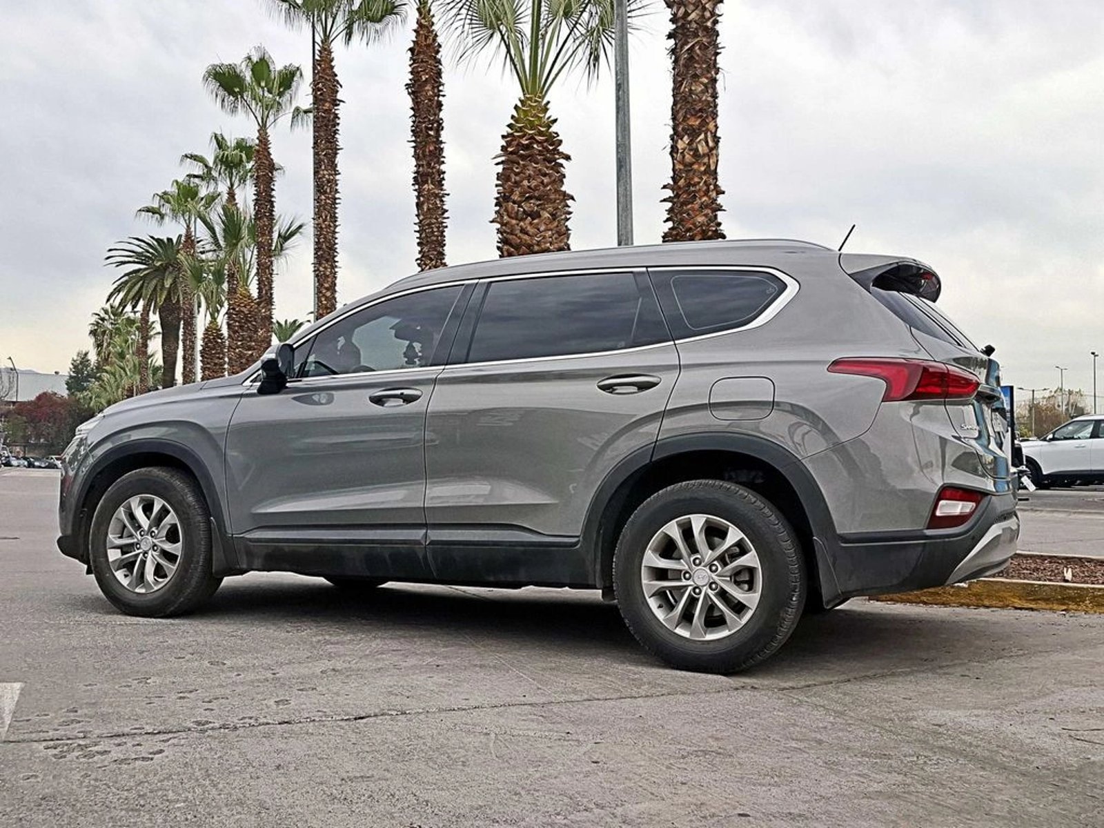 Hyundai SANTA FE 2.4 PLUS 4X2 AT 2021 - Imagen 7 de 18